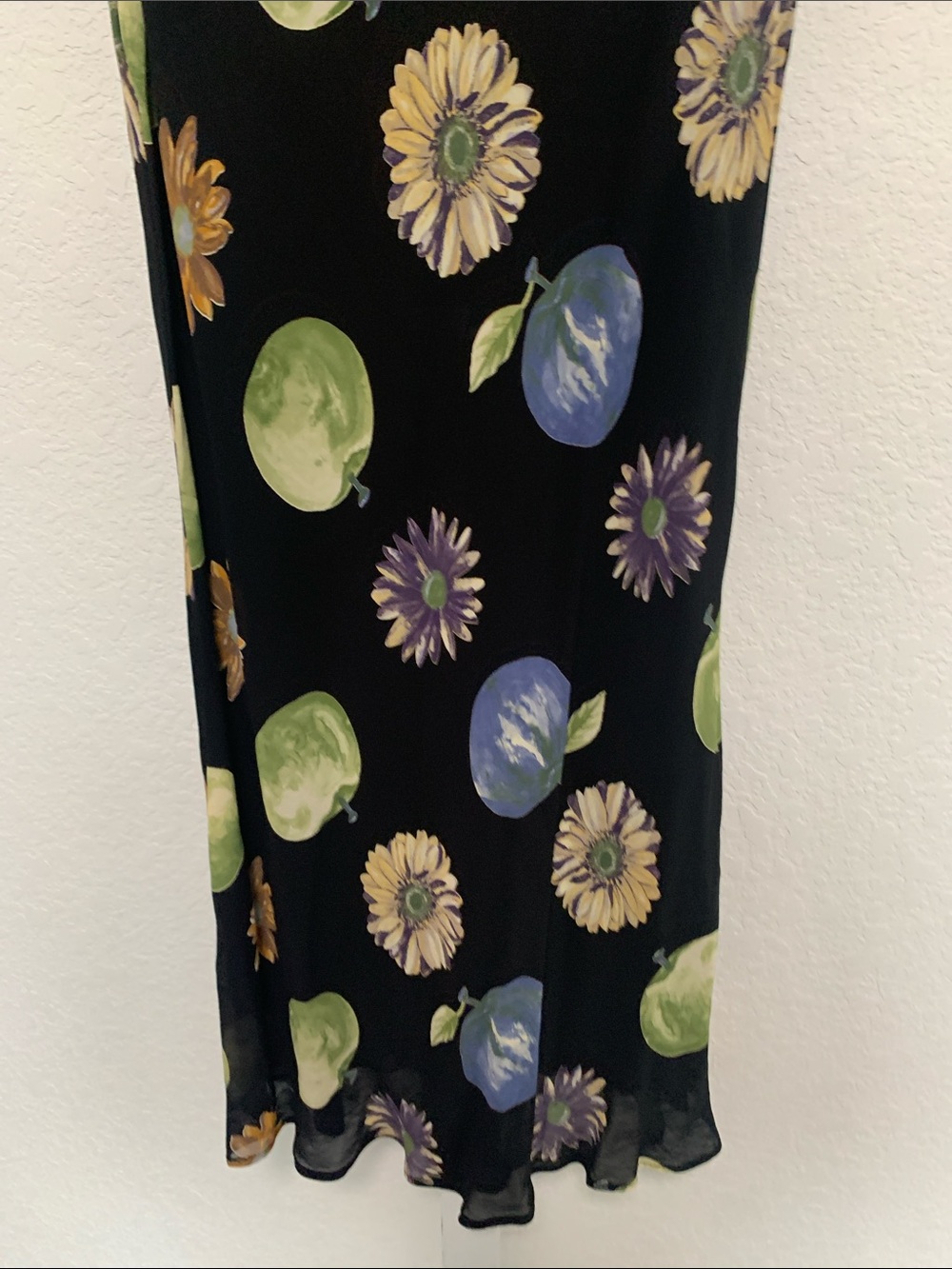 Black Floral Sleeveless Shift Dress - Picture 4 of 9